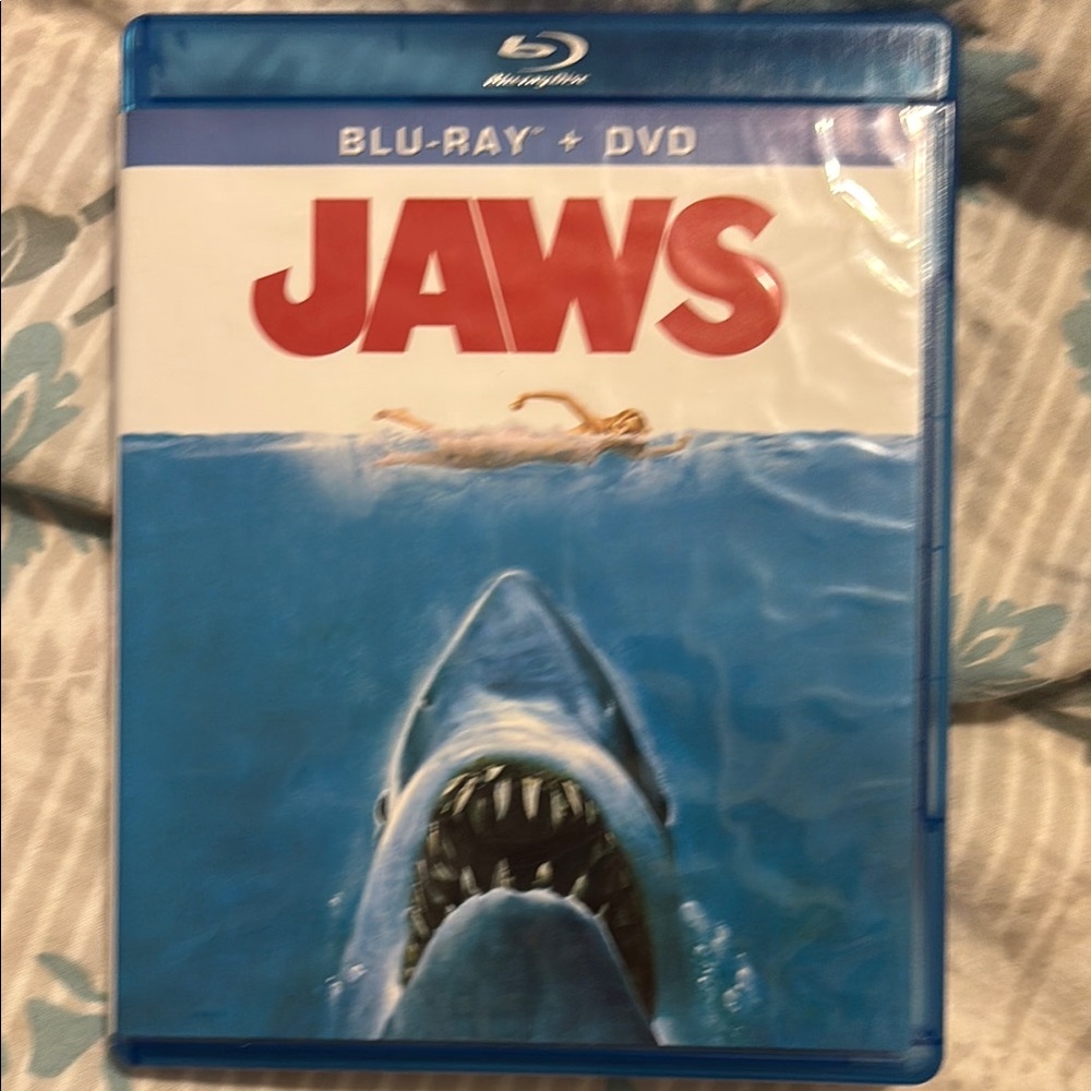 Universal Jaws Blu-ray + DVD - Blue and Red
